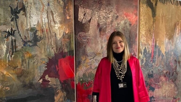 NORA BLAJ – PICTORIȚA CU SUFLET ROMÂNESC ÎNTR-O LUME BRITANICĂ