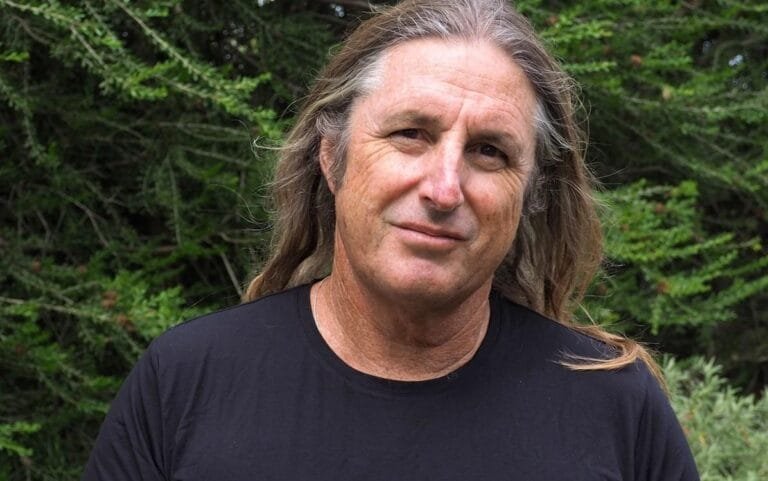 Explorând Profunzimile Umane: Universul Captivant al Scriitorului Australian Tim Winton