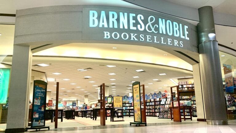 Cartea “Între Sărut și Durere” de Anișoara Laura Mustețiu, inclusă în selecția Barnes & Noble din USA