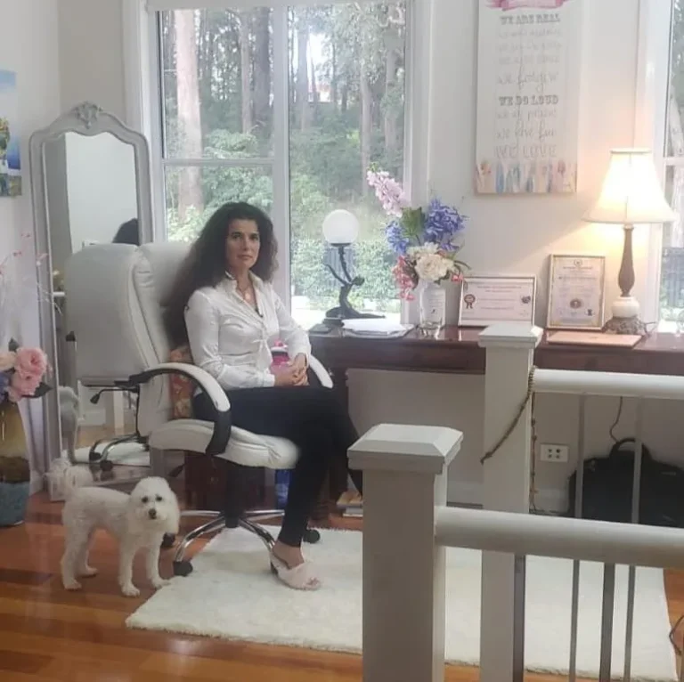 The story of writer Anișoara Mustețiu, who brought Romanian culture all the way to Australia – Interview