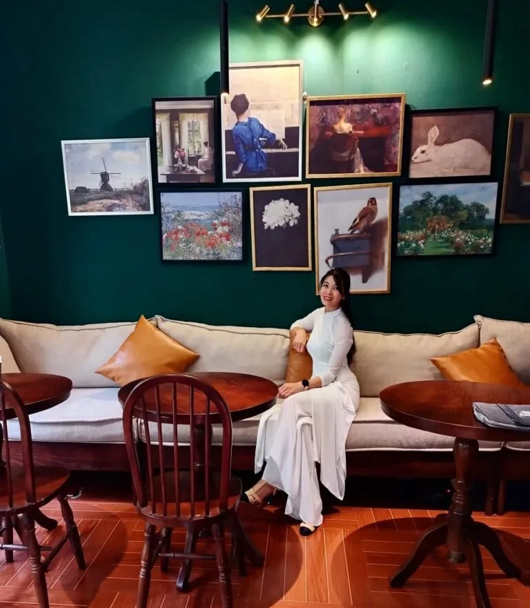 Hanoi, locul unde femeile înfloresc în tăcere – Ștefan Șeclăman