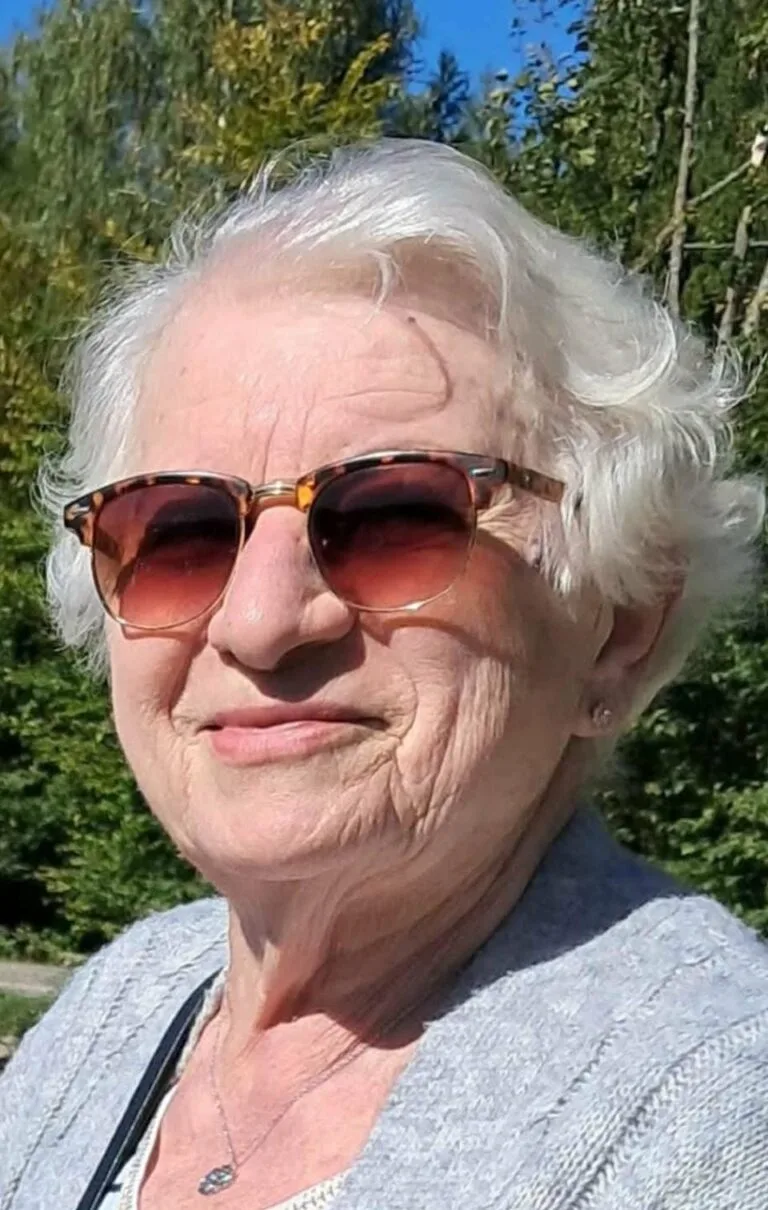 Poezii de suflet – În memoria poetei care a lăsat în urma sa lumină – Aurelia Oancă